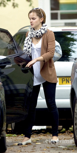  Emma Watson leaves her home pagina in London, Sep 7