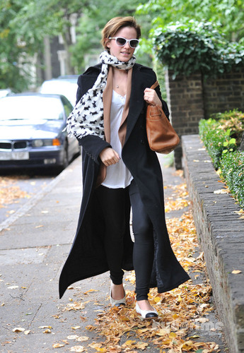  Emma Watson spotted out in London, Sep 7