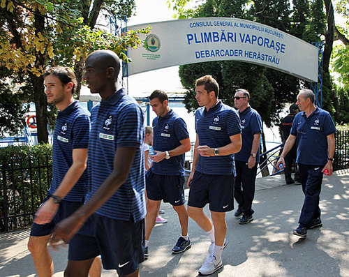  Hugo Lloris & French NT walk through Bucharest - (06.09.2011)