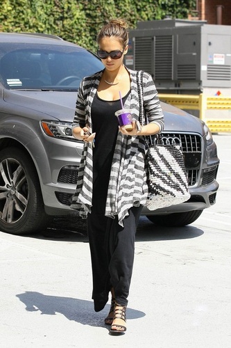  Jessica - Leaving Coffee bohne & tee in Beverly Hills - August 31, 2011