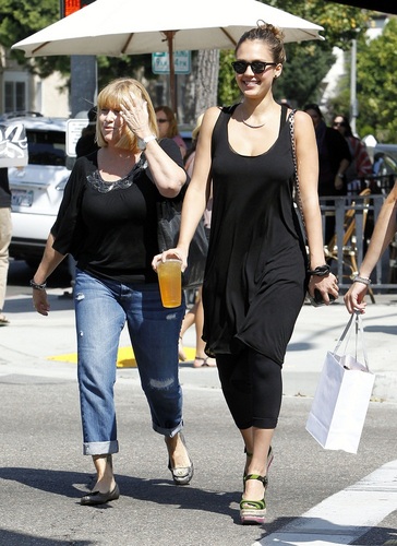  Jessica - Shopping in Beverly Hills - September 02, 2011
