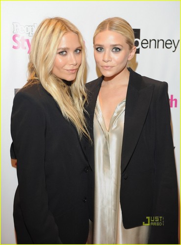  Mary-Kate & Ashley Olsen Miss for a Must