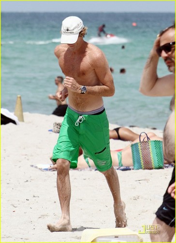  Michael Bay: Shirtless in Miami!