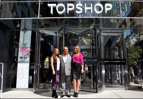  Miley ~ 08.- September- Chicago's Topshop Opening