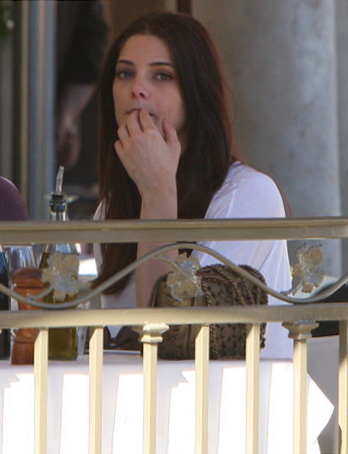  और Candids of Ashley at La Piazza in LA (September 3)