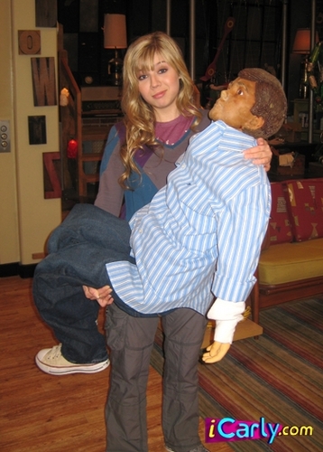  Sam & the dummy doll