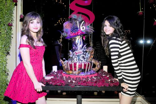  Selena Gomez's sweet 16