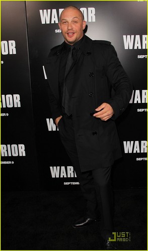  Tom Hardy: 'Warrior' Premiere with Jennifer Morrison!