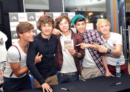 1D = Heartthrobs (Enternal Love 4 1D & Always Will) Glasgow Signing? 11/09/11!! 100% Real ♥ 
