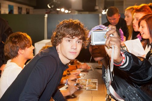  1D signing in 런던 | Official Photos! ♥