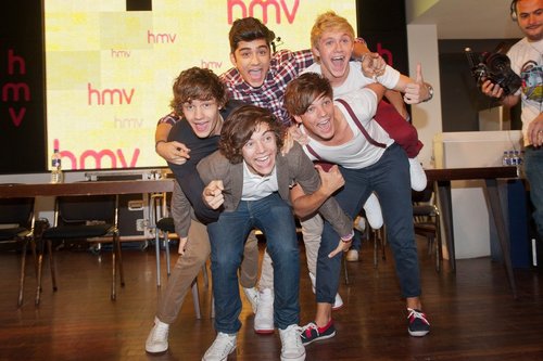  1D signing in Londra | Official Photos! ♥