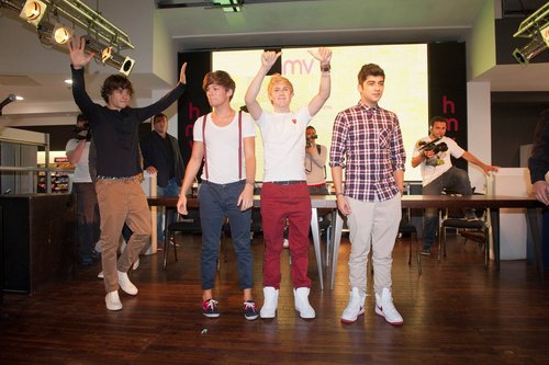  1D signing in 伦敦 | Official Photos! ♥