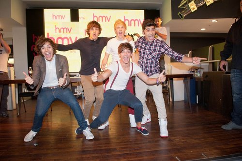  1D signing in 런던 | Official Photos! ♥