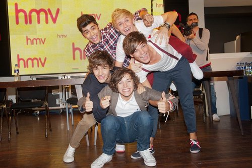  1D signing in Лондон | Official Photos! ♥
