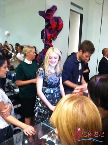  Dakota at Marc Jacobs Fashion Night Out in NY (08/09/11)