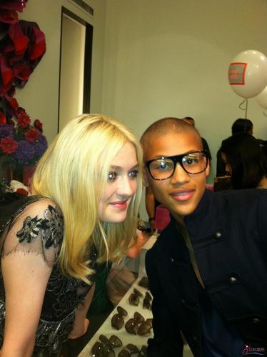  Dakota at Marc Jacobs Fashion Night Out in NY (08/09/11)
