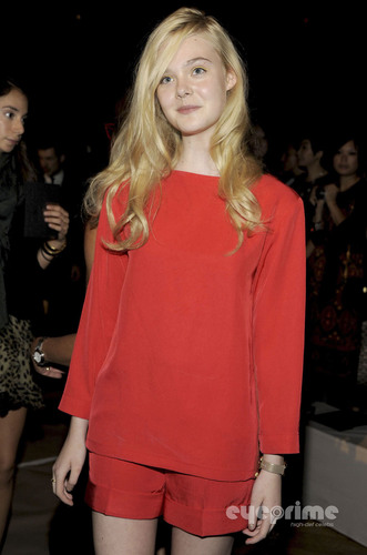  Elle Fanning: Marc oleh Marc Jacobs tampil during MBFW, Sep 12