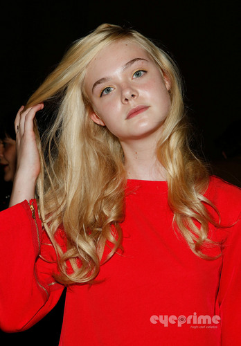  Elle Fanning: Marc 由 Marc Jacobs 显示 during MBFW, Sep 12