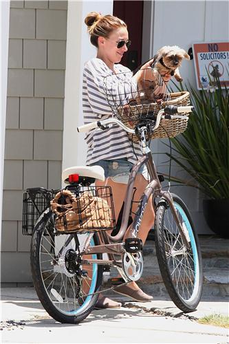 Haylie - Bikes in Toluca Lake With Her Dog - July 27, 2011