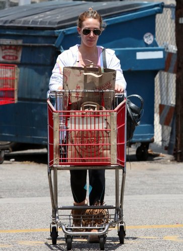  Haylie - Stopped によって Trader Joe’s market in Los Angeles - June 13, 2011