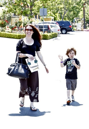  houx Marie - Out and About in Calabasas - 05.31.10
