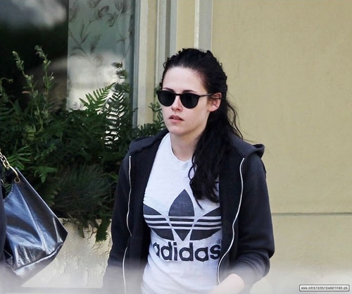  Kristen out and about in London, UK - Sep 12, 2011.