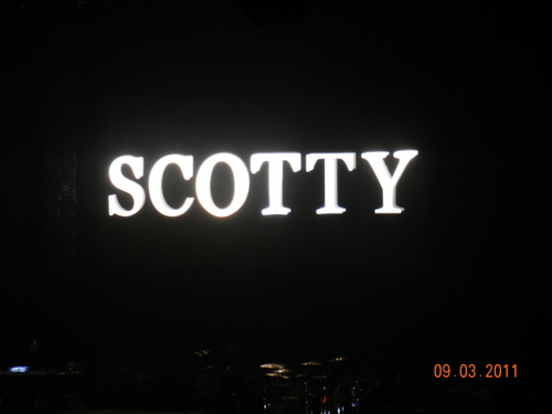  My personal pics of Scotty from the American Idol Live Tour