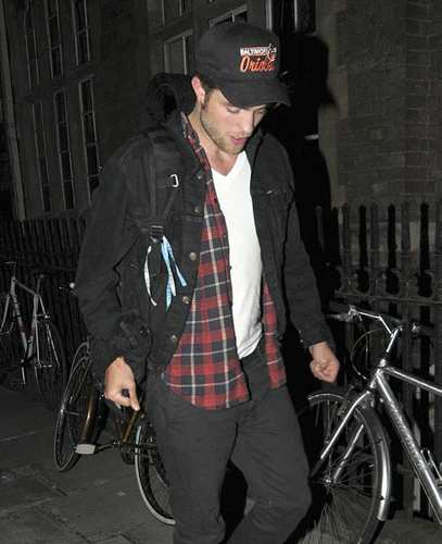  Robert out in Londres Yesterday (9th September)