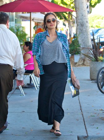  Shannyn is pregnant with detik child - L.A., September 8, 2011