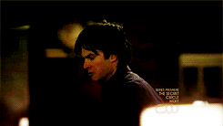  3x01 - Damon in Stefans Room