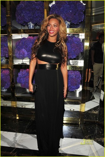  Beyonce: Tory Burch Store Opening!