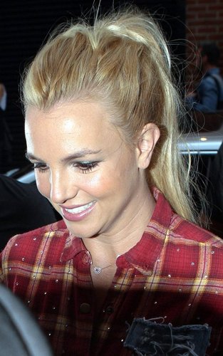  Britney - Arrives to Capital FM Studios in London - September 15, 2011