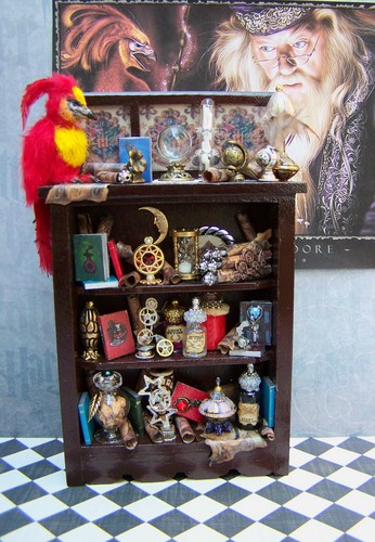  Dollhouse Miniature Dumbledore's Cabinet with Fawkes