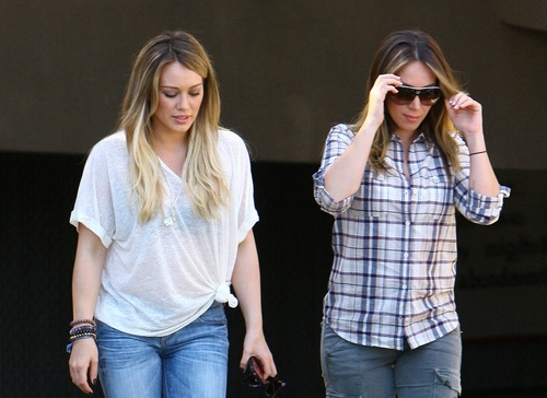 Haylie&Hilary - Arriving At The LA Mission End Of Summer Block Party - August 27, 2011