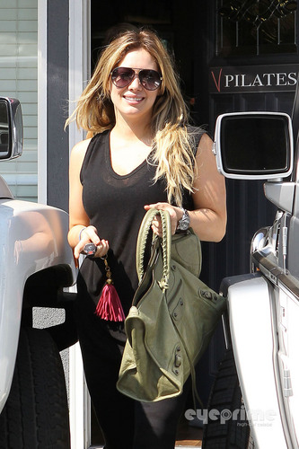  Hilary Duff leaving her pilates class in Hollywood, Sep 14