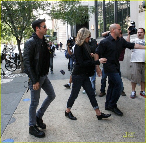 Jennifer Aniston & Justin Theroux Walk in the West Village