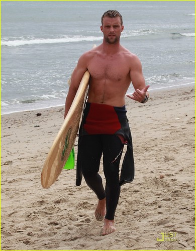  Jesse Spencer: Shirtless Malibu Surfer!
