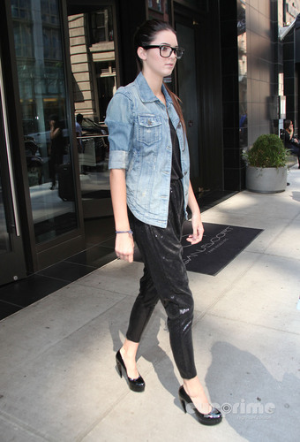  Kendall Jenner leaving her Hotel in NY, Sep 14