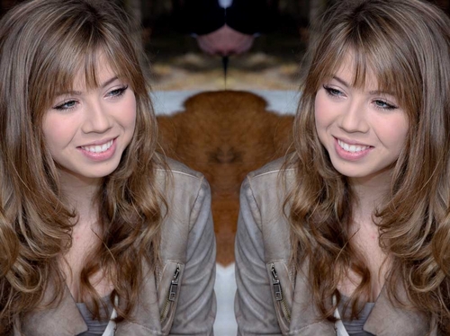  Looks very cute.Jennette McCurdy Meet and Greet foto-foto from Rib Round Up 2011