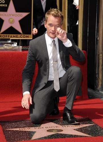 Neil Patrick Harris Receives His তারকা on the Hollywood Walk Of Fame