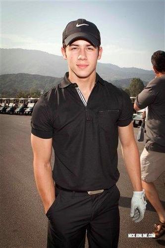  Nick Jonas Playing golf TODAY 9/14/11