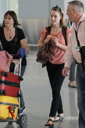  Saoirse Ronan arrives at Toronto Airport, Sep 14