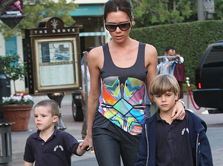  Victoria Beckham and her kids Romeo and Cruz