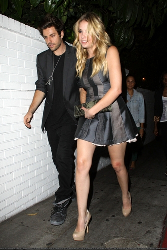  16.09 - Arriving at the 城堡 Marmont in Hollywood