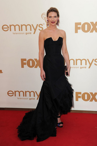 Anna Torv Arriving @ the 2011 Emmy Awards
