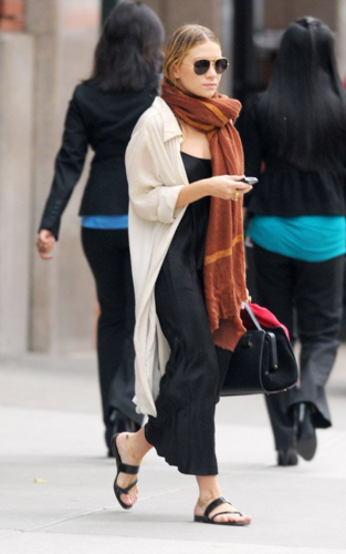  Ashley Olsen - Stepping out in NYC, September 15, 2011