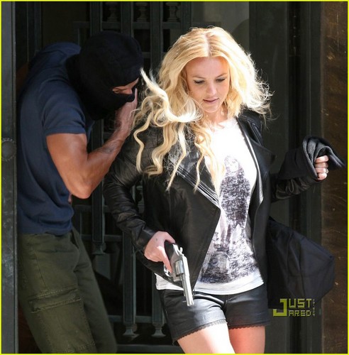  Britney Spears: 'Criminal' Video Shoot in London!