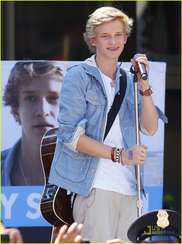  Cody Simpson: The Outlets at trái cam, màu da cam Concert!