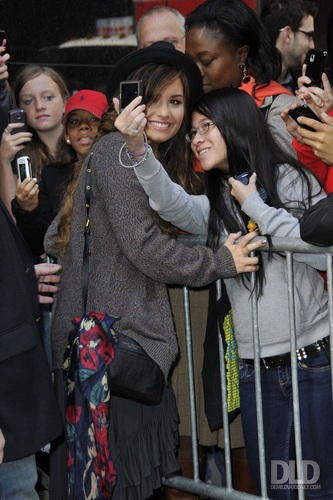  Demi - Arriving & Leaving Good Morning America - September 19, 2011