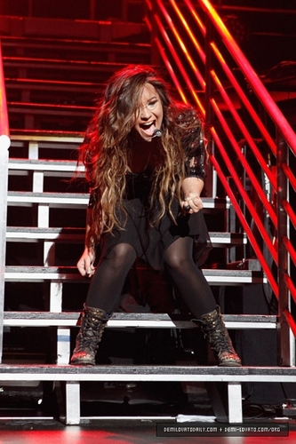  Demi - Performs at Hammerstein Ballroom In New York - September 17, 2011